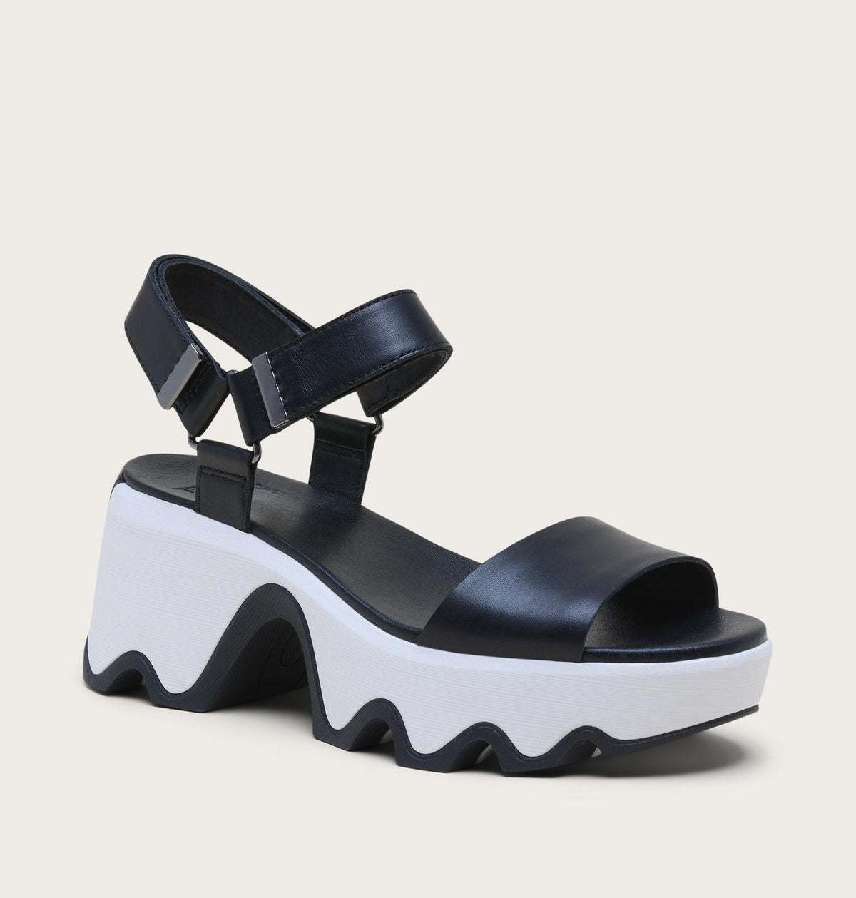 Kinetic™ Aura Y-Strap Women's Sandal - US 8007